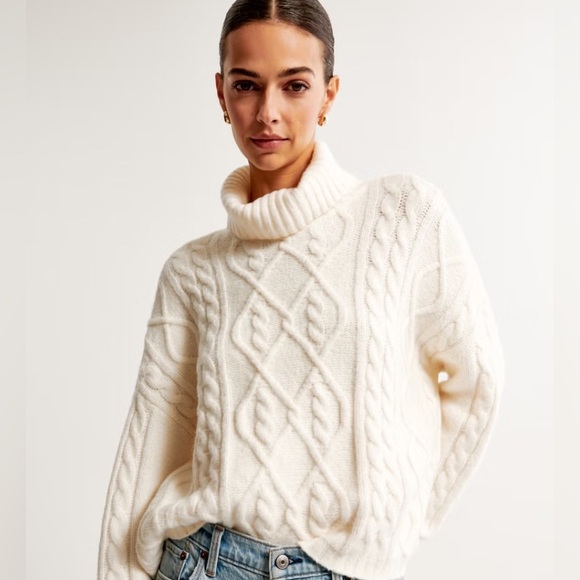 Abercrombie & Fitch Sweaters - Abercrombie & Fitch Cream Cable Knit Turtleneck Sweater